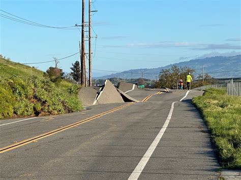 Mudslide cracks, closes Redwood Boulevard in Novato